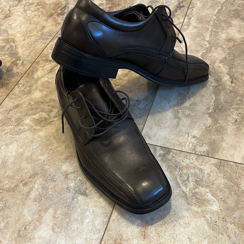 Dockers Brown Leather dress shoes-brand new